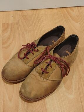 Teva Womens Waterproof Leather Oxfords in Tan with Red Laces